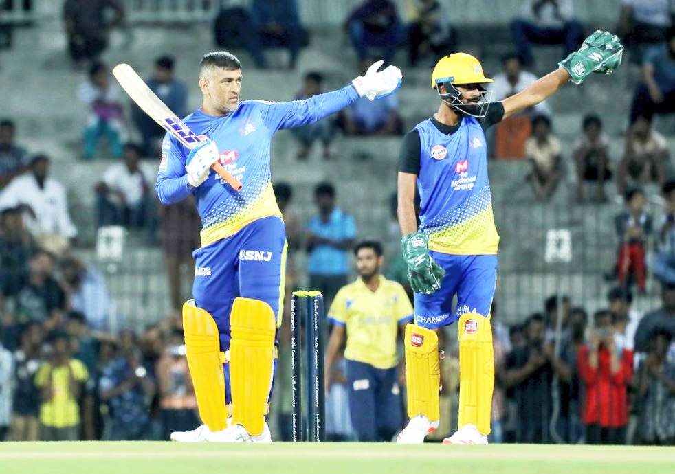 चेन्नई से रवाना हुए धोनी, कोरोना इफेक्ट से सुपर किंग्स की प्रैक्टिस बंद