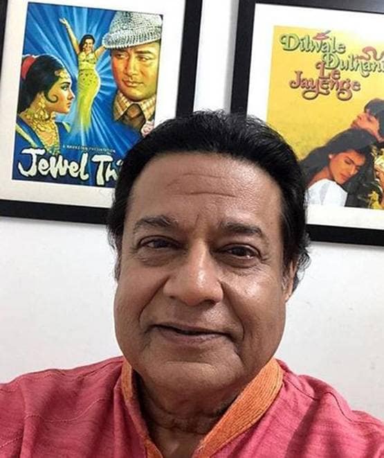 कोरोना: लंदन से लौटे जलोटा, डॉक्टर्स की निगरानी में होटल में कैद