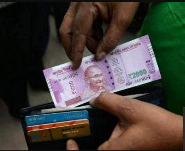 कोरोना संकट के बीच आपकी बचत पर चलेगी कैंची! जेब पर ये असर