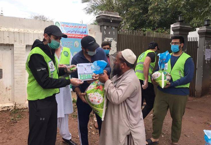 कोरोना: गरीबों को आटा-चावल बांट रहे आफरीदी, भज्जी ने दी शाबाशी