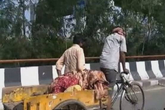 लॉकडाउन का कहर: न खाना न पानी, दूसरे राज्यों से पैदल लौटने को मजबूर