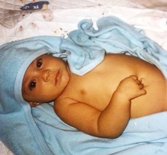 हॉलीवुड सिंगर ने बर्थडे पर दिया सरप्राइज, शेयर की पहली 'न्यूड फोटो'