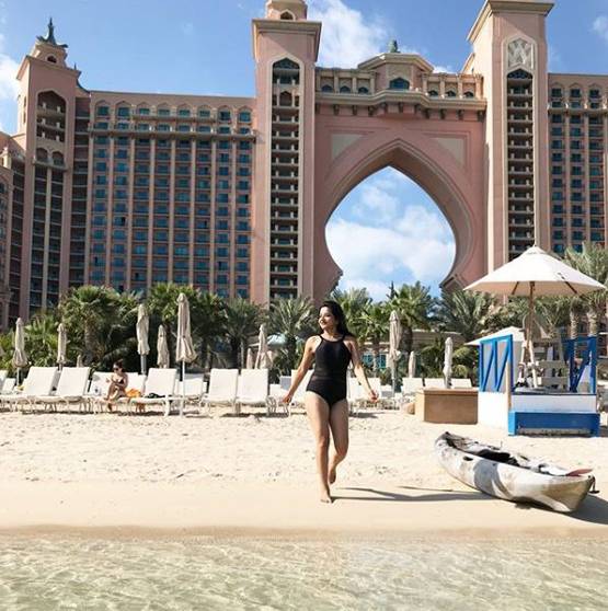 मोनालिसा का बोल्ड लुक हुआ वायरल, बिकिनी अवतार में शेयर की तस्वीर