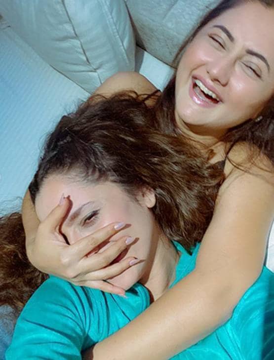 क्वारनटीन में रश्मि-अंकिता की मस्ती, BB के ऐतिहासिक सीन को किया रीक्रिएट