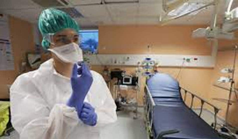 अस्पताल की खुली पोल, यहां कोरोना मरीजों का खुले में हो रहा इलाज