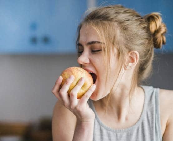 हर महिला को जरूर खानी चाहिए ये 15 चीजें, दूर रहेंगी बीमारियां