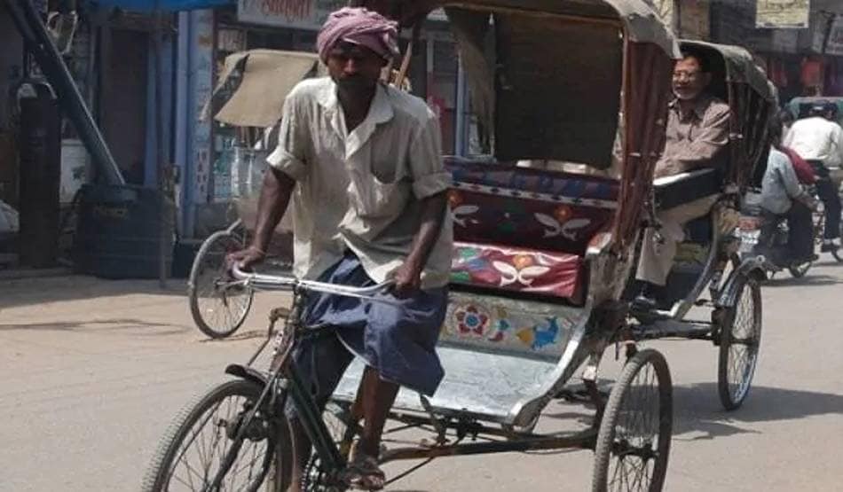 कोरोना का कहर: 'घर में दाना नहीं, कमाने के लिए काम नहीं'