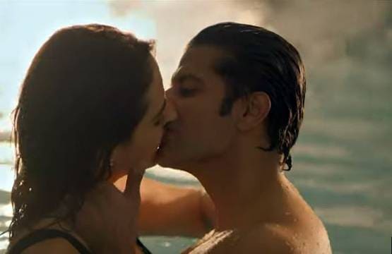 बिग बॉस फेम करणवीर-मंदाना का लिपलॉक, वेब शो में दिखेगा इंटेंस रोमांंस