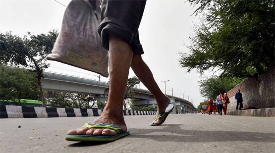 26 साल पहले जब महामारी के चलते सड़क पर आ गए थे हजारों मजदूर