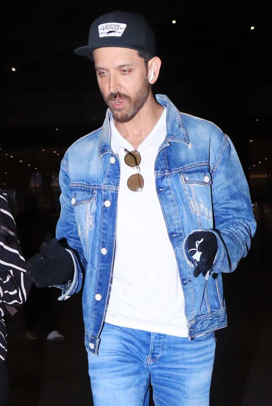 रकुल प्रीत ने पहना मास्क तो ऋतिक ने ग्लव्स, कोरोना से ऐसे बचते दिखे एक्टर