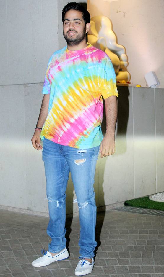 ईशा अंबानी की होली पार्टी, पति निक संग दिखीं प्रियंका की रोमांटिक केमिस्ट्री