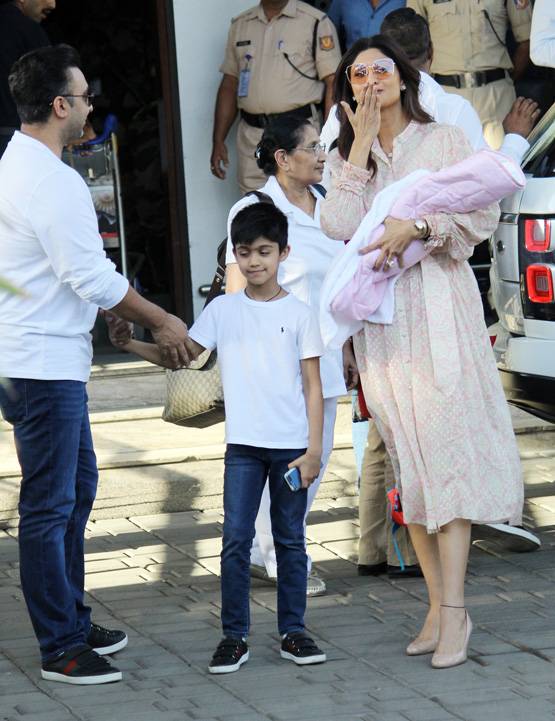 दूसरी बार मां बनने के बाद बेटी संग दिखीं शिल्पा शेट्टी, तस्वीरें वायरल