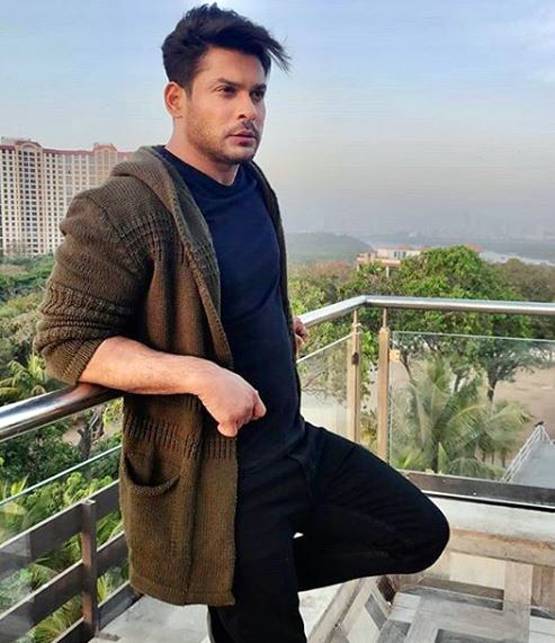 जनता कर्फ्यू के बीच सिद्धार्थ ने रखी पार्टी, वेन्यू सुन हो जाएंगे हैरान