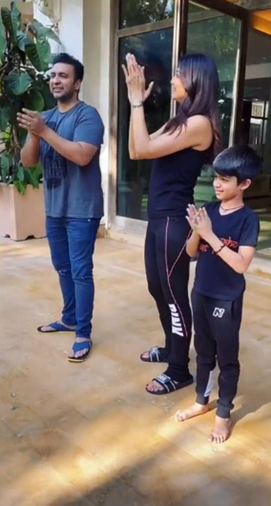 कोरोना कमांडो को नन्हे स्टारकिड्स का क्यूट सलाम, बजाई थाली और घंटी