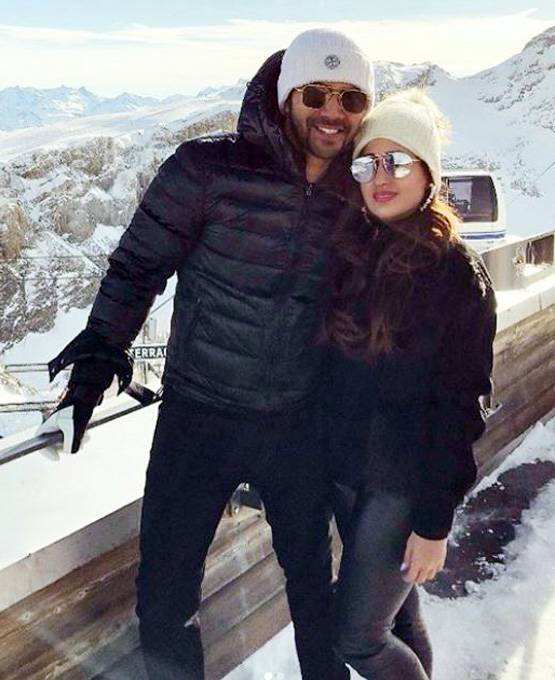 कोरोना का कहर, दीपिका ने कैंसिल किया इवेंट, सनी लियोनी सतर्क