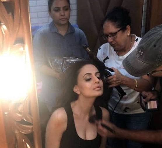 काम से दूर अपनी फिटनेस पर ध्यान दे रही हैं अमीषा पटेल, शेयर की तस्वीरें