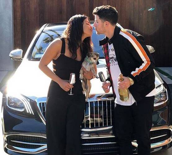 लग्जरी गाड़ियों के शौकीन हैं बॉलीवुड सितारे, करोड़ों में है कीमत