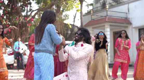 देवोलीना की 'बहन' को बॉयफ्रेंड ने फिल्मी अंदाज में किया प्रपोज, VIDEO