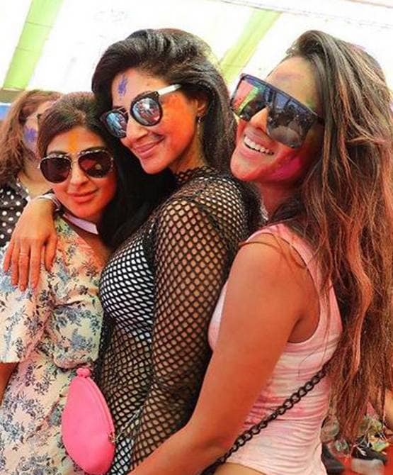 होली पार्टी में नागिन एक्ट्रेस के सहेली संग लिपलॉक पर मचा था बवाल