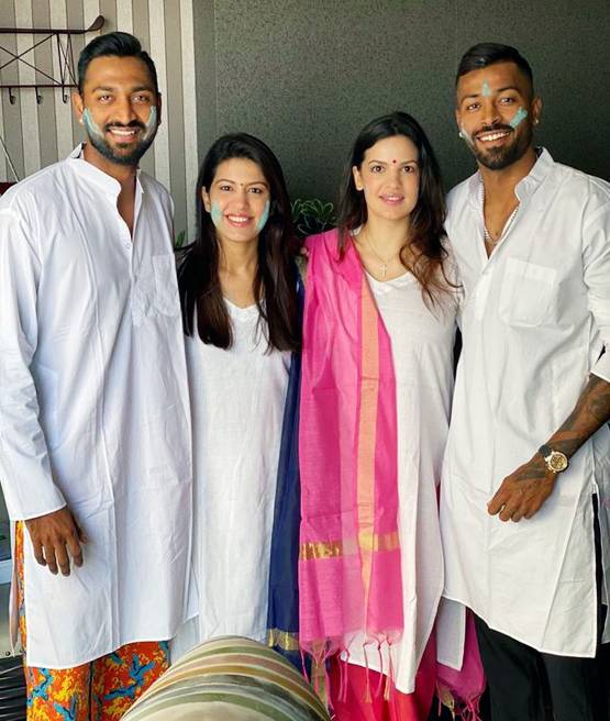 सगाई के बाद हार्दिक संग नताशा की पहली होली, ससुराल में सेलिब्रेशन