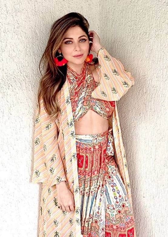 शादी, 3 बच्चे, 15 साल बाद तलाक, ऐसी है चर्चा में आईं सिंगर कनिका की जिंदगी