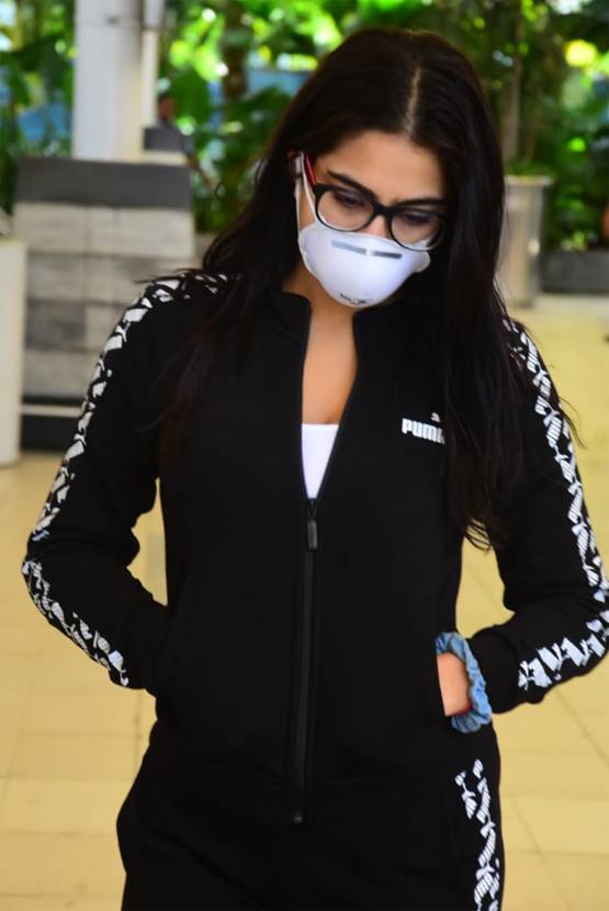 वाराणसी से वापस लौटीं सारा अली खान, एयरपोर्ट पर मास्क लगाए हुईं स्पॉट