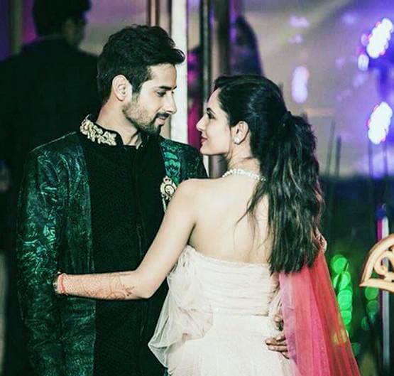 मंगेतर संग पूजा बनर्जी ने की नवरात्र की पूजा, ट्रैडिशनल अंदाज में दिखीं