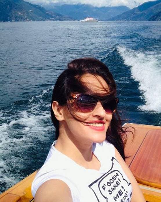 कोरोना: इटली में फंसी सिंगर की आपबीती, रोजाना एंबुलेंस की आवाजें सुनती हूं