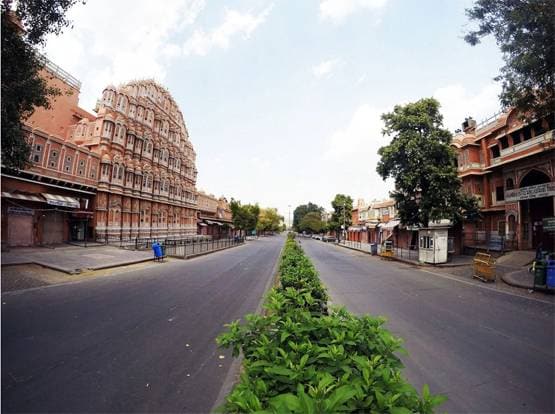 कभी लगी रहती थी भीड़, आज लॉकडाउन में यूं दिख रहे भारत के ऐतिहासिक स्थल