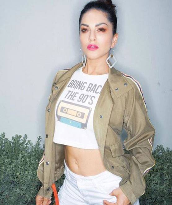 दूरदर्शन पर लौटे पुराने शोज, सनी लियोनी ने मजेदार अंदाज में किया रिएक्ट