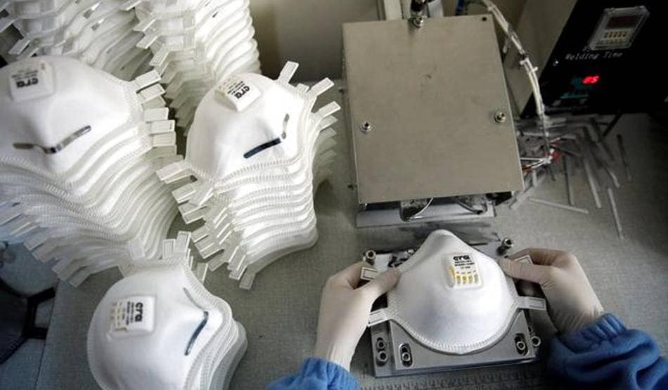 कोरोना: PAK में 2 करोड़ मास्क की तस्करी में फंसे अफसर, होगी जांच