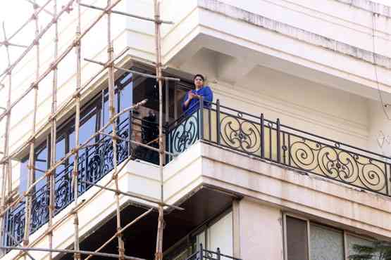 अमिताभ से अनिल तक, बॉलीवुड ने थाली बजाकर किया कोरोना कमांडोज को सलाम