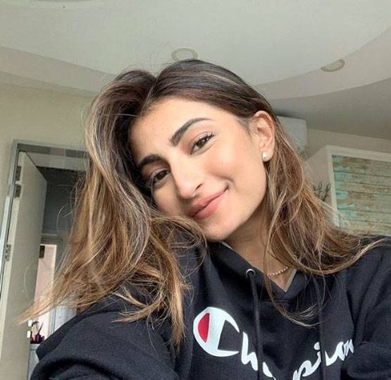 श्वेता तिवारी की बेटी पलक ने शेयर की बोल्ड तस्वीरें, हुईं वायरल