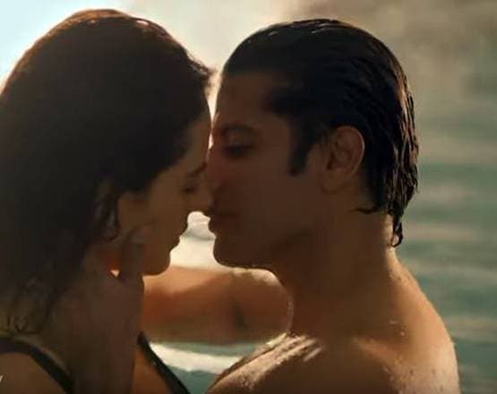 बिग बॉस फेम करणवीर-मंदाना का लिपलॉक, वेब शो में दिखेगा इंटेंस रोमांंस