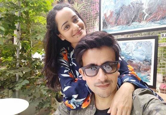 पर्दे के भाई-बहन बने रियल लाइफ पार्टनर, 2 साल डेटिंग के बाद की शादी