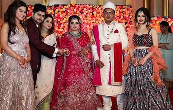 बहन की शादी में जमकर नाचीं सोमी-सबा खान, दीपक ठाकुर-मनु पंजाबी पहुंचे