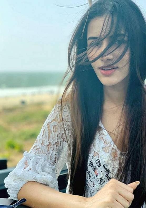 एक्ट्रेस की प्रेग्नेंसी का आखिरी महीना, कोरोना से बिगड़े हालात देख हुईं इमोशनल