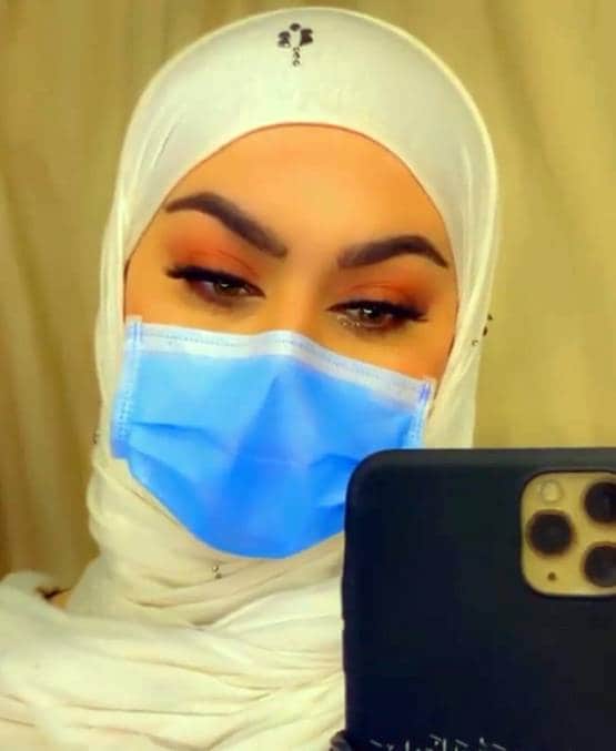 आर्टिस्ट ने बताया, कैसे रखें 'कोरोना मेकअप लुक', जमकर हो रहीं ट्रोल