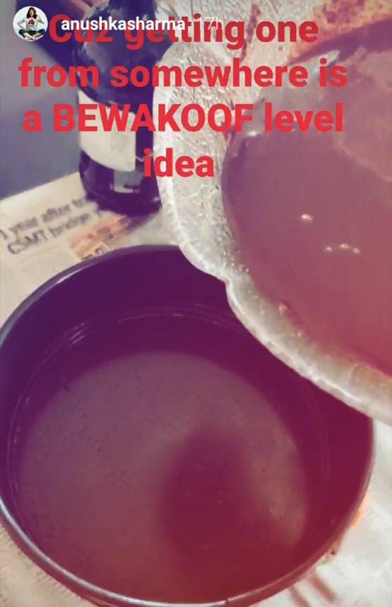 अनुष्का शर्मा ने पापा का बर्थडे बनाया स्पेशल, खुद बेक किया केक