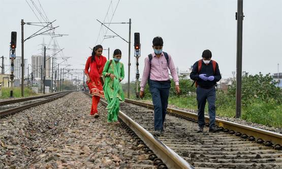 26 साल पहले जब महामारी के चलते सड़क पर आ गए थे हजारों मजदूर