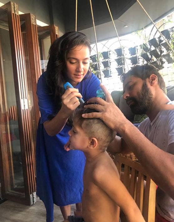 लॉकडाउन: हेयर स्टाइलिस्ट बने कुमकुम भाग्य फेम एक्टर, काटे बेटों के बाल