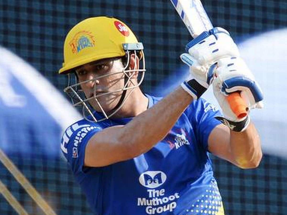 चेन्नई से रवाना हुए धोनी, कोरोना इफेक्ट से सुपर किंग्स की प्रैक्टिस बंद