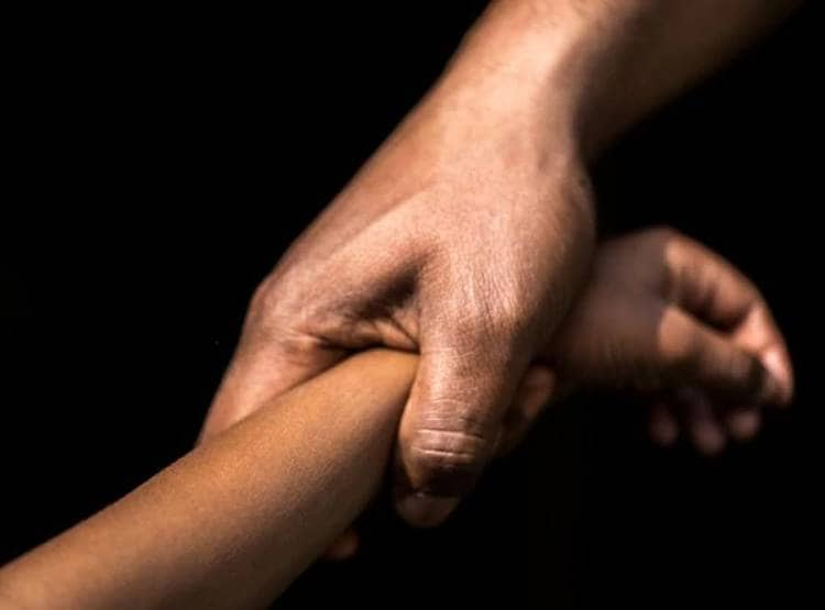 घर में अकेली थी लड़की, अंदर घुसकर युवक ने किया रेप फिर काट दी नाक