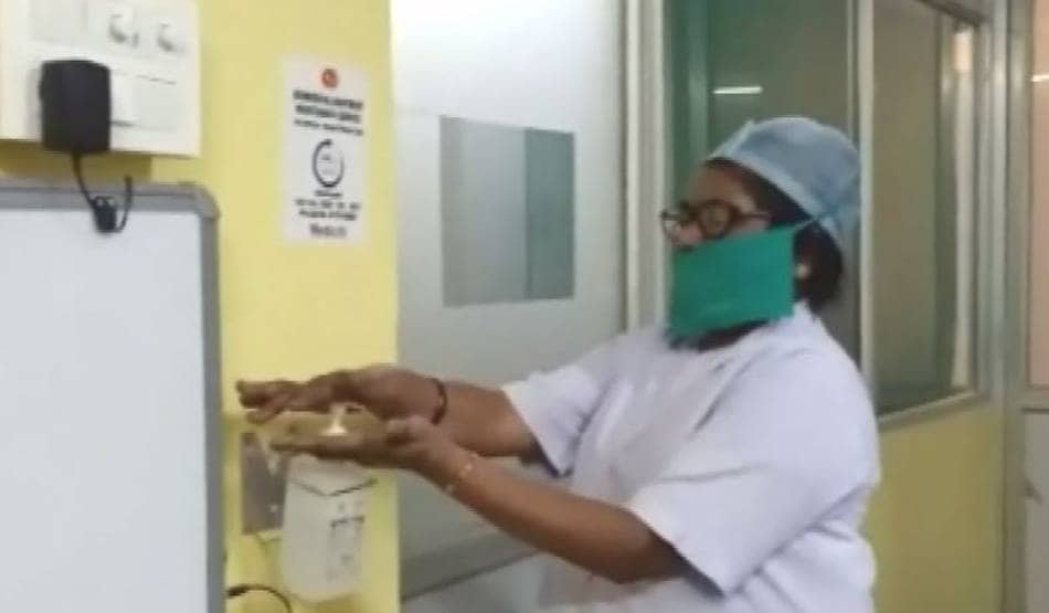जिला अस्पताल में तैयार किया सस्ता सैनिटाइजर, एक्सपर्ट की हरी झंडी