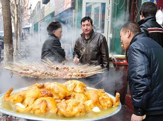 चीनी खा रहे जिंदा चूहा इसलिए फैला कोरोना वायरस, नेता का दावा