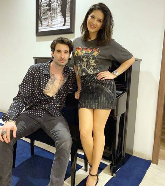 कोरोना का कहर, दीपिका ने कैंसिल किया इवेंट, सनी लियोनी सतर्क