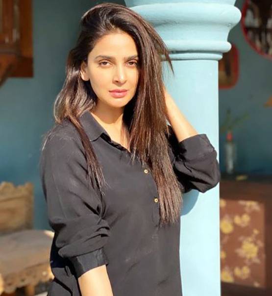 पर्दे पर इरफान संग हिट रही ये पाक एक्ट्रेस, रियल लाइफ में है ग्लैमरस