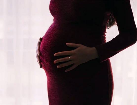 प्रेग्नेंसी पर क्या होता है कोरोना का असर? जानें बच्चे के लिए कितना खतरनाक