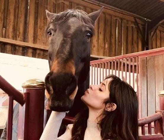 हॉलीवुड सिंगर ने बर्थडे पर दिया सरप्राइज, शेयर की पहली 'न्यूड फोटो'