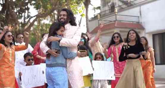 देवोलीना की 'बहन' को बॉयफ्रेंड ने फिल्मी अंदाज में किया प्रपोज, VIDEO